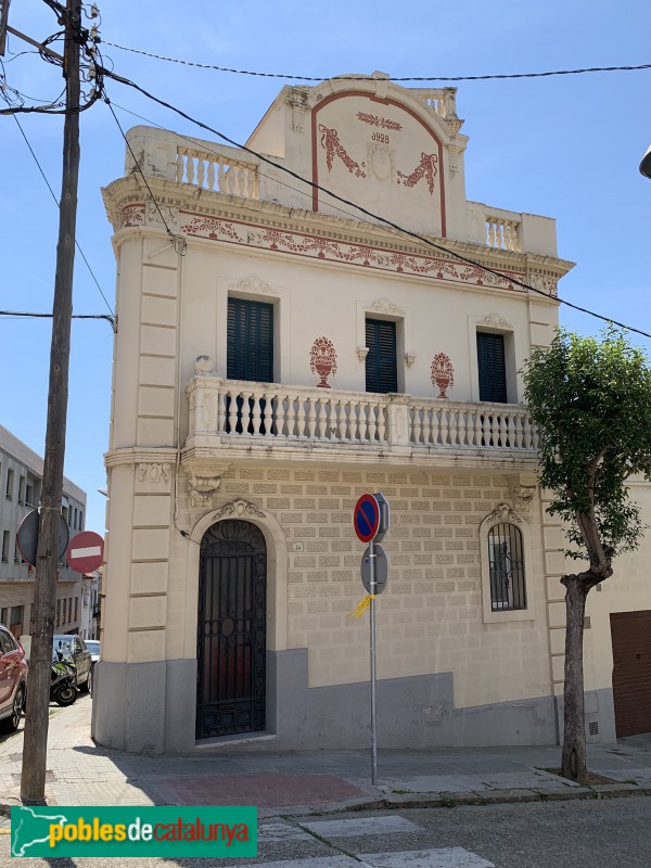 Molins de Rei - Carrer Torres i Bages, 12-14 (Foto: Albert Esteves, 2019) Molins de Rei - Carrer Torres i Bages, 12-14