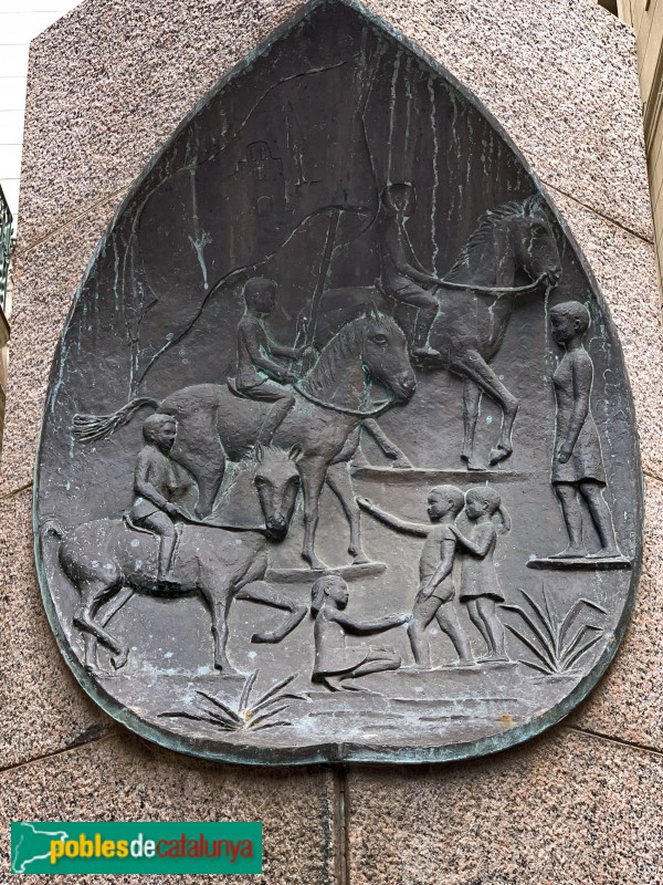 Barcelona - Monument a les Colles de Sant Medir