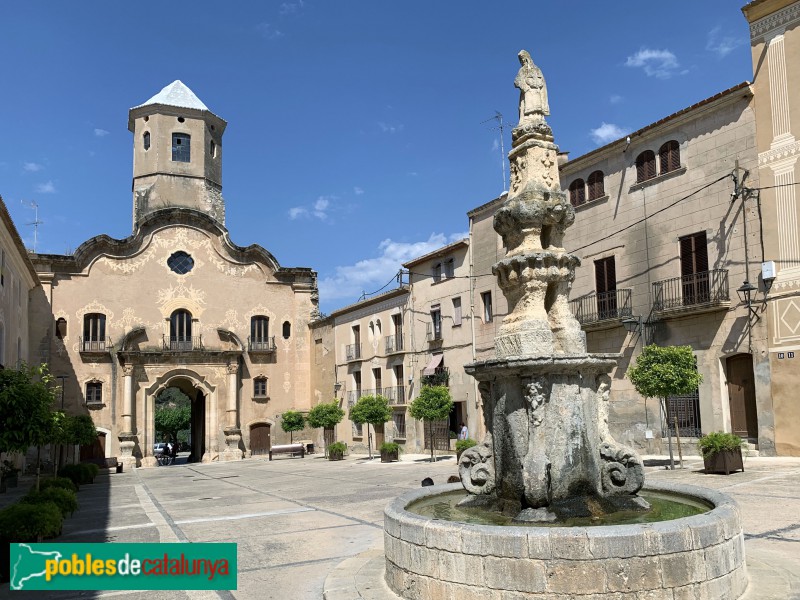 Monestir de Santes Creus - Plaça de Sant Bernat (Foto: Albert Esteves, 2019) Monestir de Santes Creus - Plaça de Sant Bernat