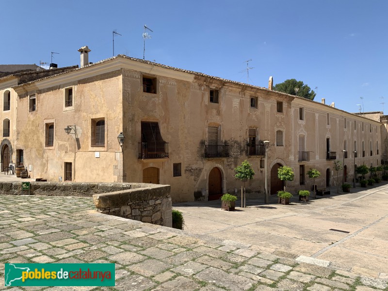 Monestir de Santes Creus - Plaça de Sant Bernat (Foto: Albert Esteves, 2019) Monestir de Santes Creus - Plaça de Sant Bernat