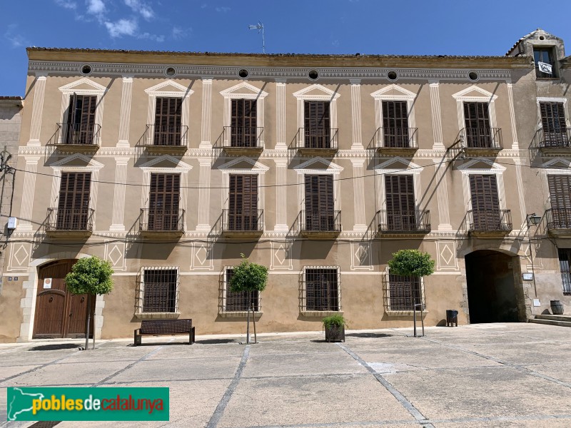 Monestir de Santes Creus - Plaça de Sant Bernat (Foto: Albert Esteves, 2019) Monestir de Santes Creus - Plaça de Sant Bernat