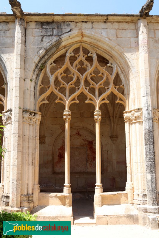 Monestir de Santes Creus - Claustre major, finestral galeria nord (Foto: Albert Esteves, 2019) Monestir de Santes Creus - Claustre major, finestral galeria nord
