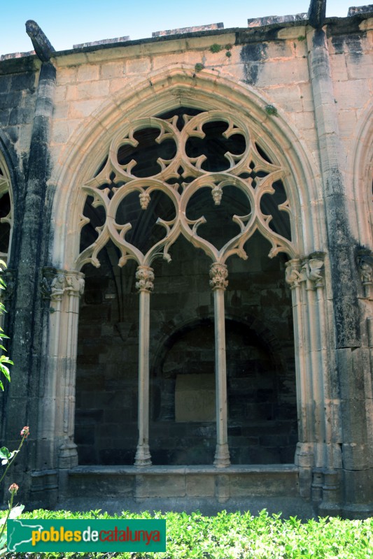 Monestir de Santes Creus - Claustre major, finestral galeria sud (Foto: Albert Esteves, 2019) Monestir de Santes Creus - Claustre major, finestral galeria sud