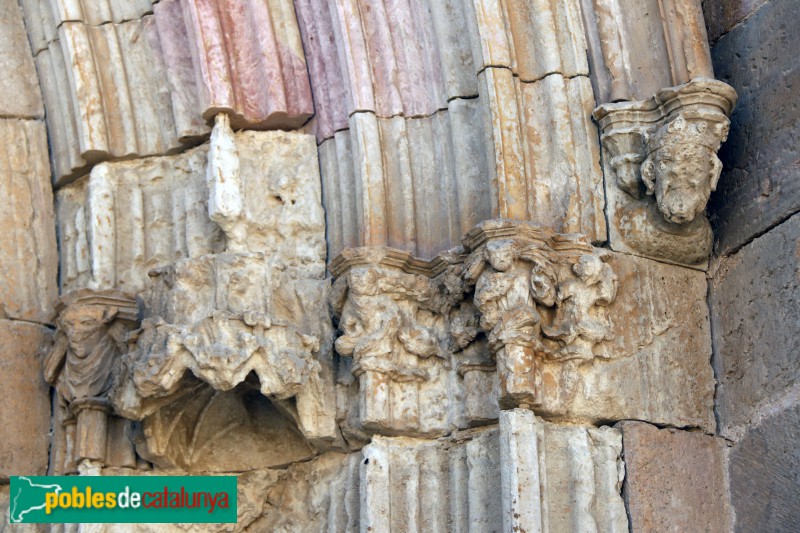 Monestir de Santes Creus - Porta del claustre, detall (Foto: Albert Esteves, 2019) Monestir de Santes Creus - Porta del claustre, detall