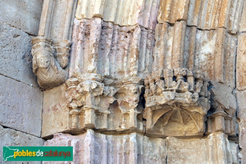 Monestir de Santes Creus - Porta del claustre, detall (Foto: Albert Esteves, 2019) Monestir de Santes Creus - Porta del claustre, detall