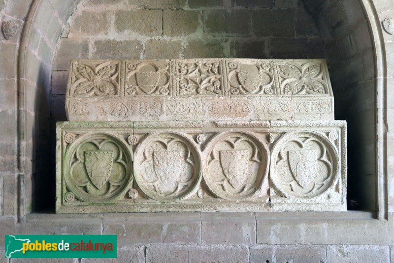 Monestir de Santes Creus - Sarcòfag de Bernat de Montbrió, segle XIII (Foto: Albert Esteves, 2019) Monestir de Santes Creus - Sarcòfag de Bernat de Montbrió, segle XIII