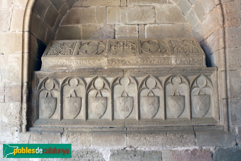 Monestir de Santes Creus - Sarcòfag de la família Montoliu, segle XIII-XIV (Foto: Albert Esteves, 2019) Monestir de Santes Creus - Sarcòfag de la família Montoliu, segle XIII-XIV