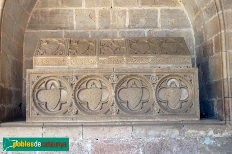 Monestir de Santes Creus - Sarcòfag de la família Tarragona, segle XIII (Foto: Albert Esteves, 2019) Monestir de Santes Creus - Sarcòfag de la família Tarragona, segle XIII