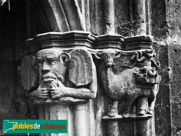 Monestir de Santes Creus - Capitell del claustre (Foto: <i>Anònim -Arxiu Centre Excursionista de Catalunya-</i>, inicis segle XX) Monestir de Santes Creus - Capitell del claustre