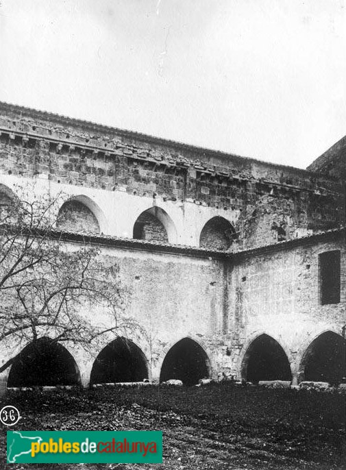 Monestir de Santes Creus - Claustre posterior (Foto: <i>Anònim -Arxiu Centre Excursionista de Catalunya-</i>, inicis segle XX) Monestir de Santes Creus - Claustre posterior