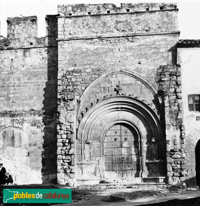 Monestir de Santes Creus - Porta del claustre (Foto: <i>Josep Salvany -Fons Salvany, Biblioteca de Catalunya-</i>, 1911) Monestir de Santes Creus - Porta del claustre