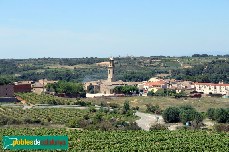 Montferri - Montferri amb la seva església (Foto: Albert Esteves, 2019) Montferri - Montferri amb la seva església