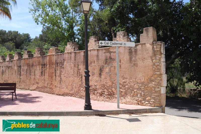 Salomó - Cal Cadernal, mur de la tanca
