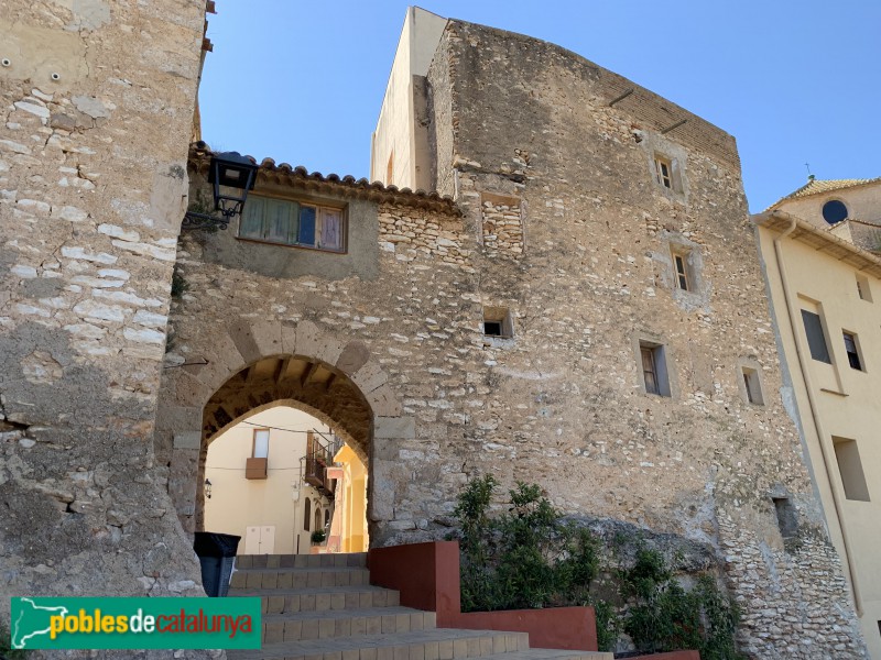 Puigpelat - Portal de la Vila, des de l'exterior