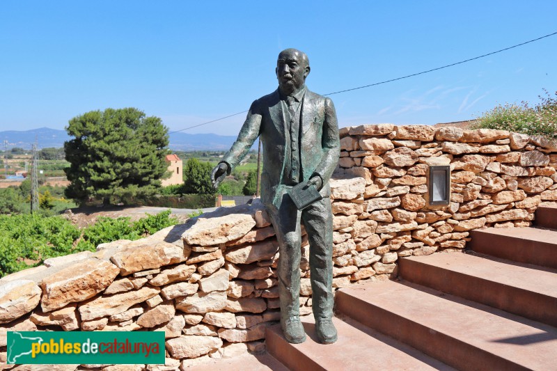 Puigpelat - Escultura homenatge a Joan Plana