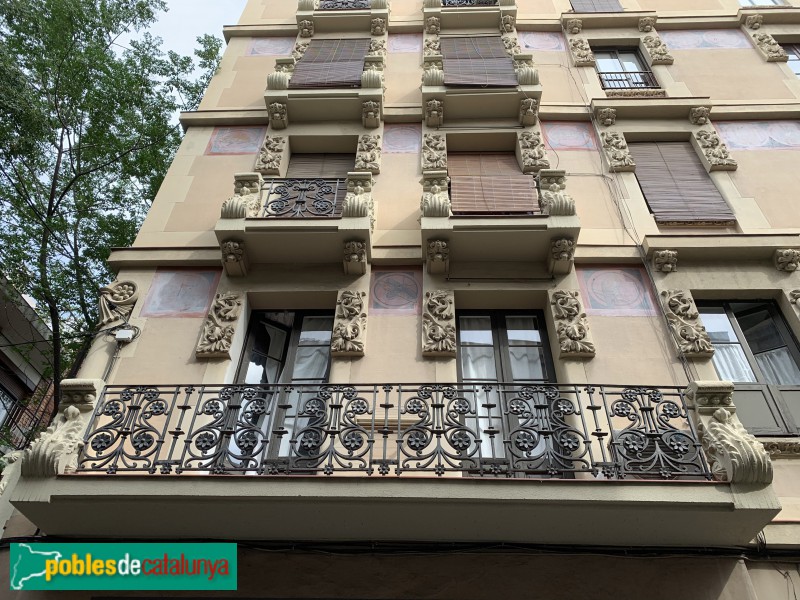 Barcelona - Casa Miquel Call (Verdi, 7) (Foto: Albert Esteves, 2019) Barcelona - Casa Miquel Call (Verdi, 7)