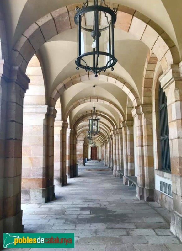 Barcelona - Parlament de Catalunya. Porxos (Foto: Elvira Font, 2019) Barcelona - Parlament de Catalunya. Porxos