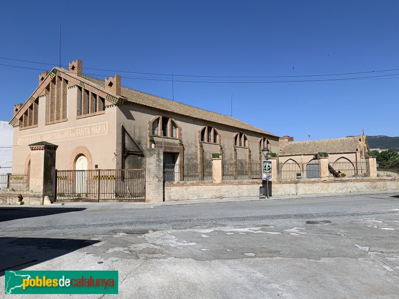 El Pla de Santa Maria - Cooperativa Agrícola (Foto: Albert Esteves, 2019) El Pla de Santa Maria - Cooperativa Agrícola