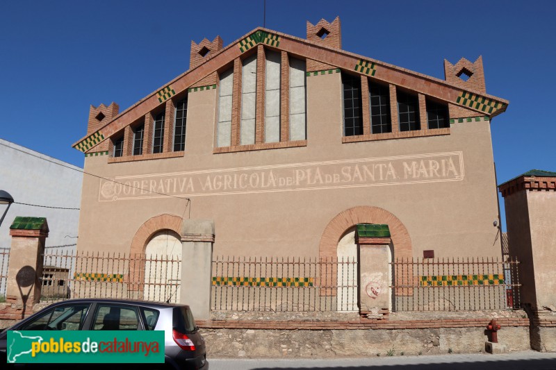 El Pla de Santa Maria - Cooperativa Agrícola (Foto: Albert Esteves, 2019) El Pla de Santa Maria - Cooperativa Agrícola