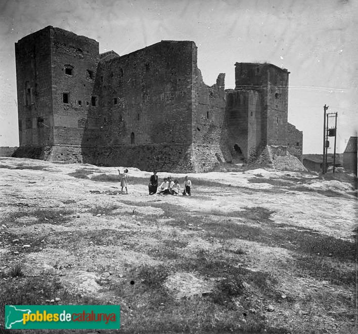 Vallmoll - El castell, fa un segle (Foto: Josep Salvany -Fons Salvany, Biblioteca de Catalunya-, 1919) Vallmoll - El castell, fa un segle
