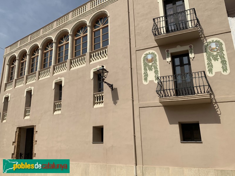 Vallmoll - Casa Ballester, façana carrer Unió (Foto: Albert Esteves, 2019) Vallmoll - Casa Ballester, façana carrer Unió