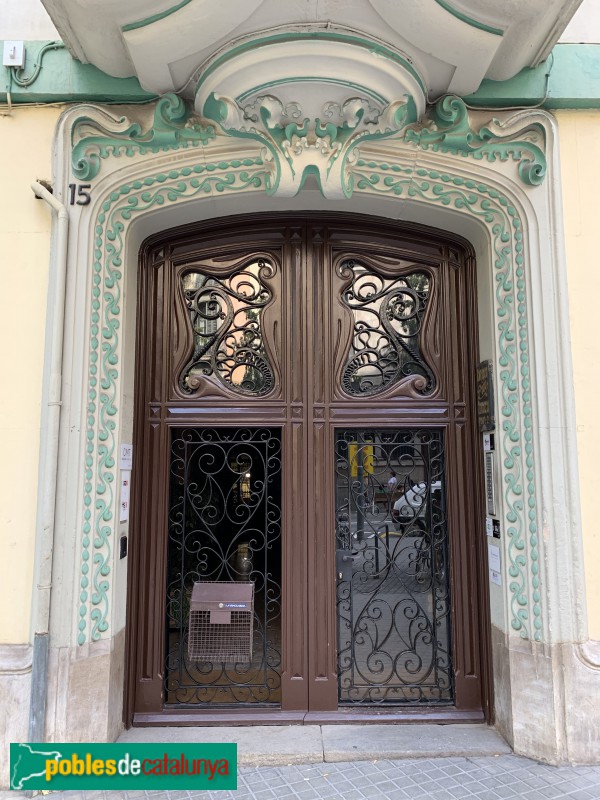 Barcelona - Casa Cama i Escurra (Gran de Gracia, 15)