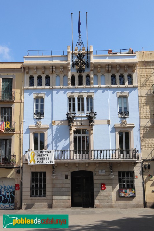 Barcelona - Ajuntament de Gràcia (Foto: Albert Esteves, 2019) Barcelona - Ajuntament de Gràcia