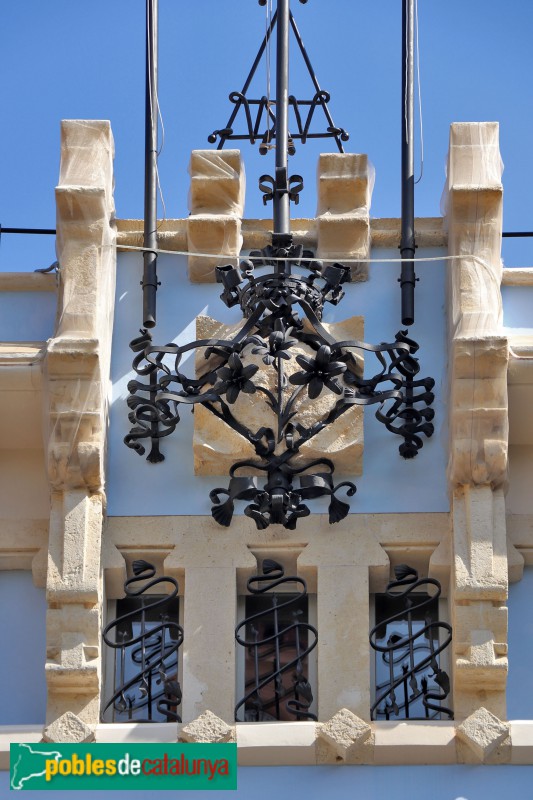 Barcelona - Ajuntament de Gràcia (Foto: Albert Esteves, 2019) Barcelona - Ajuntament de Gràcia