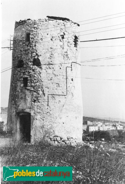 El Perelló - Molí de Vent, abans de la restauració (Foto: Antoni Pladevall -Invarquit.Gencat.cat-, anys seixanta) El Perelló - Molí de Vent, abans de la restauració