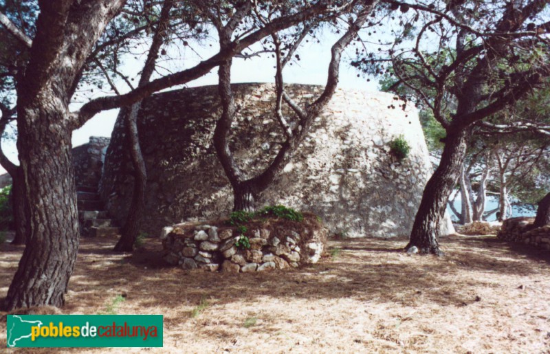 L'Ametlla de Mar - Torre de l'Àliga (Foto: Jordi Contijoch -Invarquit.Gencat.cat-, 1994) L'Ametlla de Mar - Torre de l'Àliga