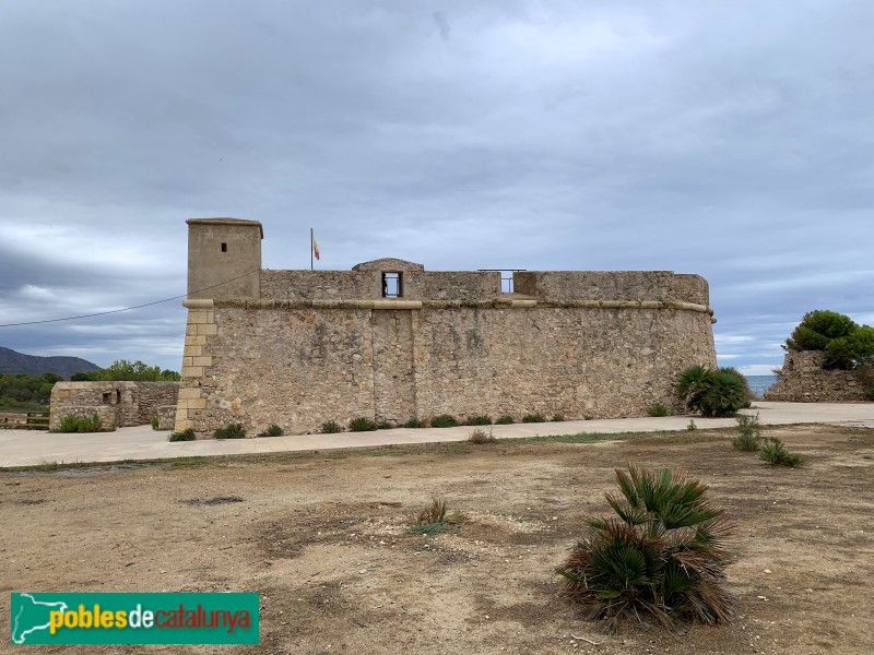 L'Ametlla de Mar - Castell de Sant Jordi d'Alfama (Foto: Albert Esteves, 2019) L'Ametlla de Mar - Castell de Sant Jordi d'Alfama