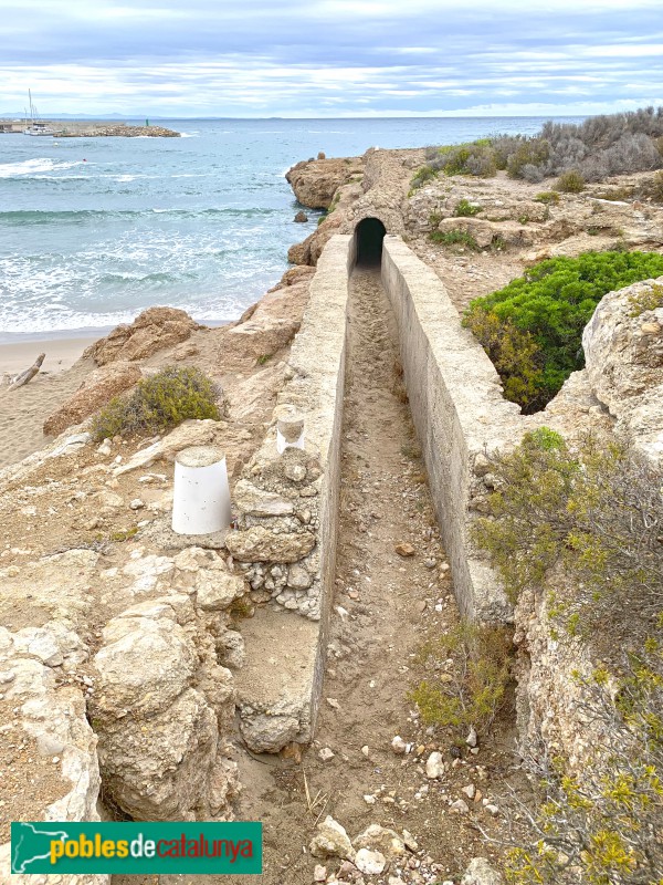 L'Ametlla de Mar - Niu de metralladores de Sant Jordi, camí d'accés i sortida (Foto: Albert Esteves, 2019) L'Ametlla de Mar - Niu de metralladores de Sant Jordi, camí d'accés i sortida