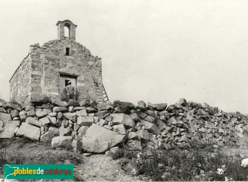 Badalona - Ermita de Sant Climent, durant la reconstrucció (Foto: enviada per Carmen Ortega, 1979/80) Badalona - Ermita de Sant Climent, durant la reconstrucció