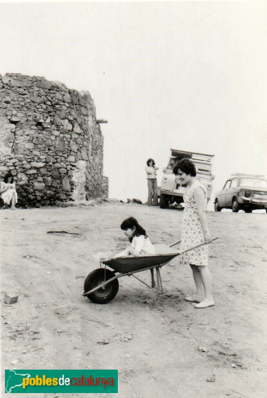 Badalona - Ermita de Sant Climent, durant la reconstrucció (Foto: enviada per Carmen Ortega, 1979/80) Badalona - Ermita de Sant Climent, durant la reconstrucció