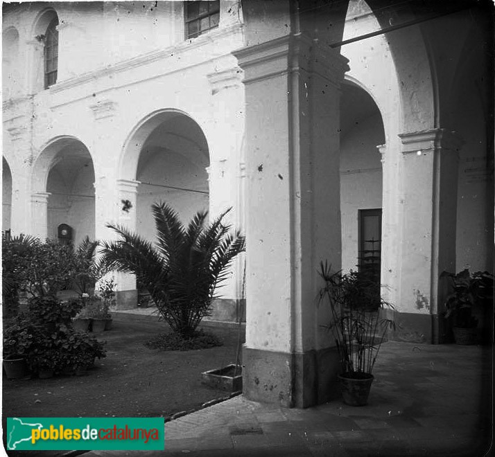 Valls - Capella i antic hospital de Sant Roc (Foto: <i>Josep Salvany -Fons Salvany, Biblioteca de Catalunya-</i>, 1923) Valls - Capella i antic hospital de Sant Roc