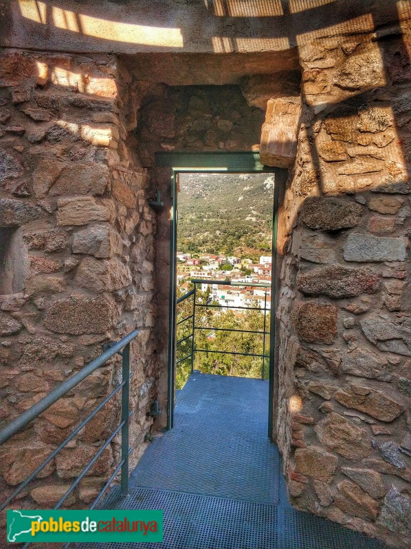 La Jonquera - Torre del Serrat de la Plaça, interior (Foto: Gas Mountain, 2019) La Jonquera - Torre del Serrat de la Plaça, interior