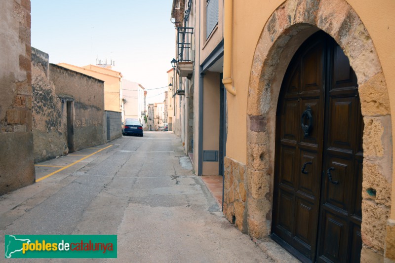 El Milà - Carrer Major (Foto: Albert Esteves, 2019) El Milà - Carrer Major