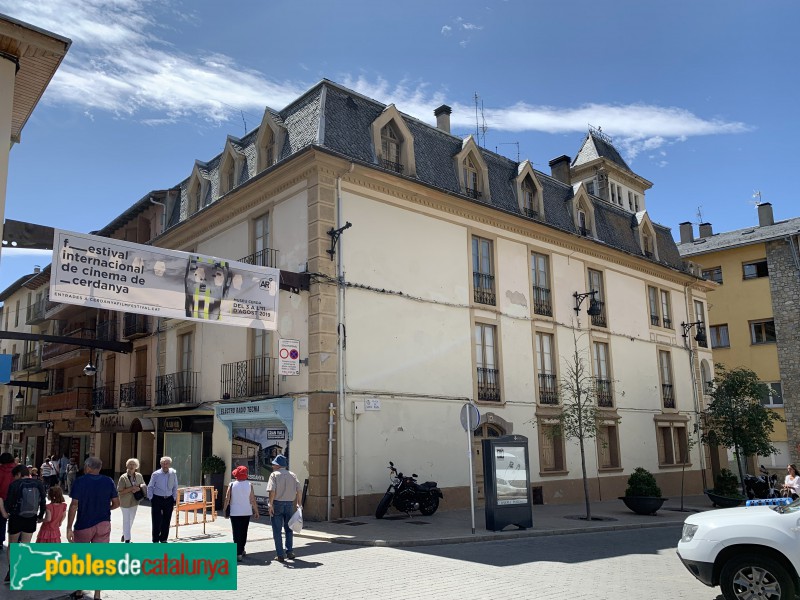 Puigcerdà - Plaça de Santa Maria, 14