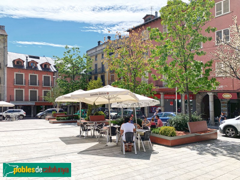 Puigcerdà - Plaça Major (Plaça Cabrinetty) (Foto: Albert Esteves, 2019) Puigcerdà - Plaça Major (Plaça Cabrinetty)