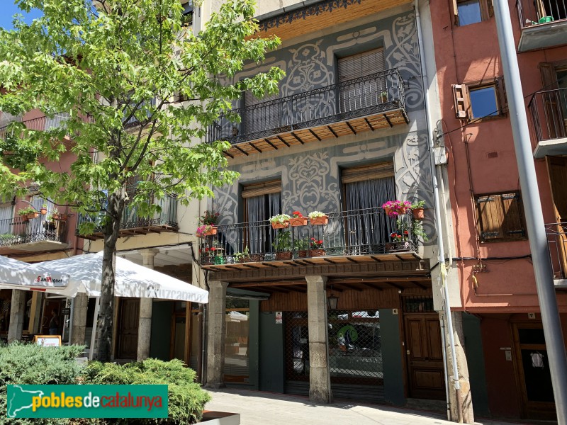 Puigcerdà - Plaça Major (Plaça Cabrinetty) (Foto: Albert Esteves, 2019) Puigcerdà - Plaça Major (Plaça Cabrinetty)