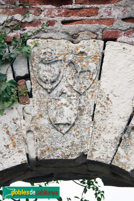 Mont-ral - Restes de la casa parroquial (Foto: Albert Esteves, 2019) Mont-ral - Restes de la casa parroquial