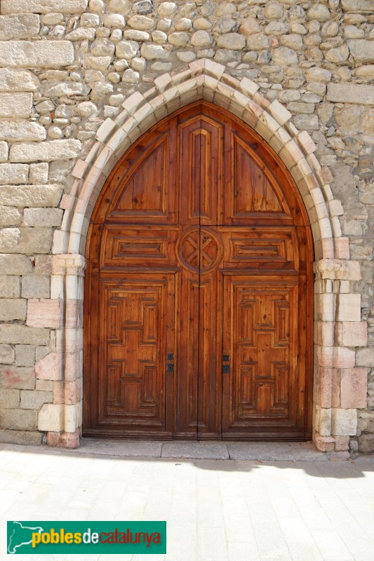 Puigcerdà - Església de Sant Domènec, porta lateral (Foto: Albert Esteves, 2019) Puigcerdà - Església de Sant Domènec, porta lateral