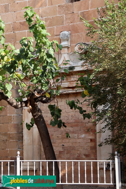 Alcover - Església de l'Assumpció, porta lateral (Foto: Albert Esteves, 2019) Alcover - Església de l'Assumpció, porta lateral