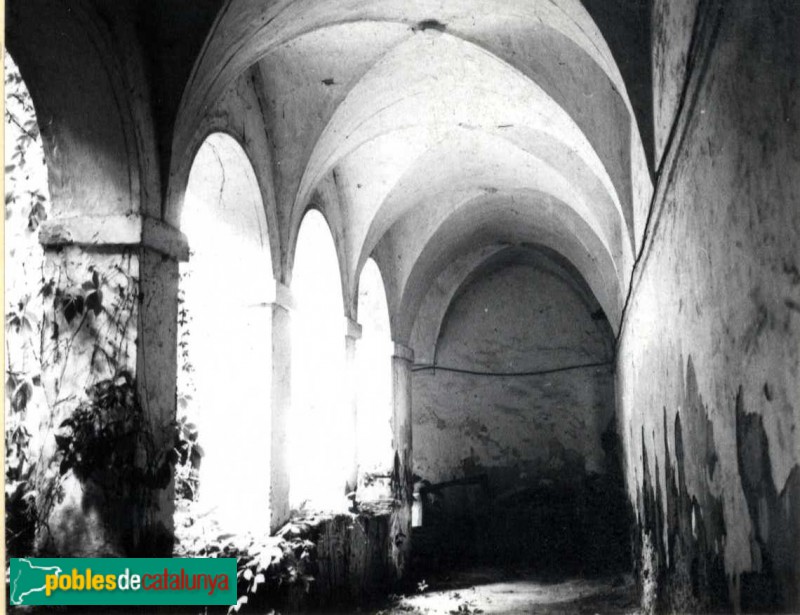 Alcover - Convent de Santa Anna, abans de la restauració (Foto: M.E. Giménez -Invarquit.Gencat.cat-, 1984) Alcover - Convent de Santa Anna, abans de la restauració