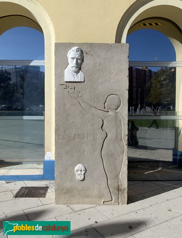 Barcelona - Monòlit dedicat a l'escriptor Ignasi Iglesias