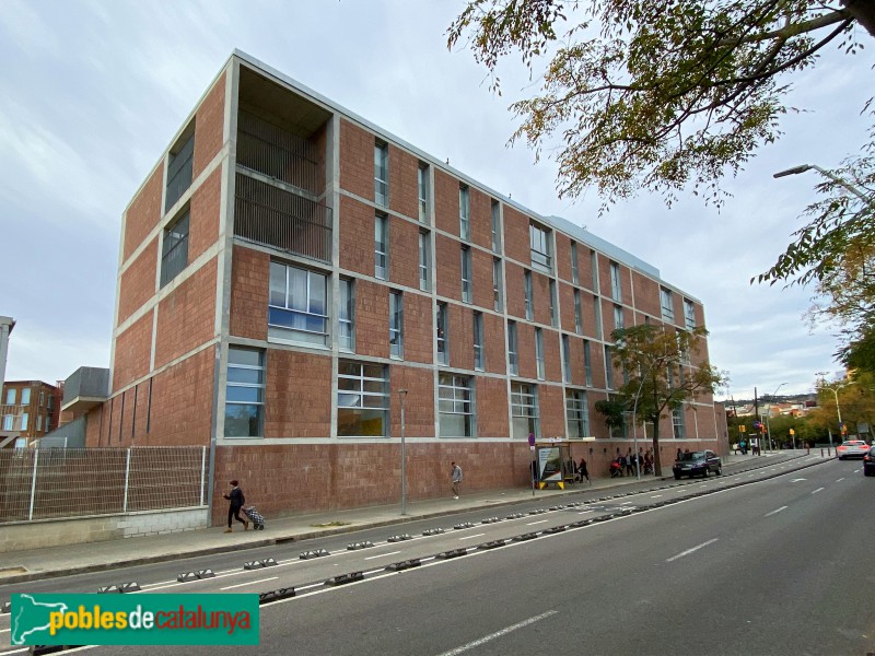 Barcelona - Escola Can Fabra, façana carrer Segre