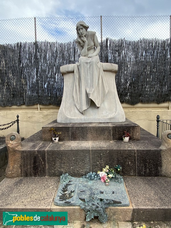 Arenys de Mar - Cementiri. Sepulcre Mundet (Foto: Albert Esteves, 2019) Arenys de Mar - Cementiri. Sepulcre Mundet