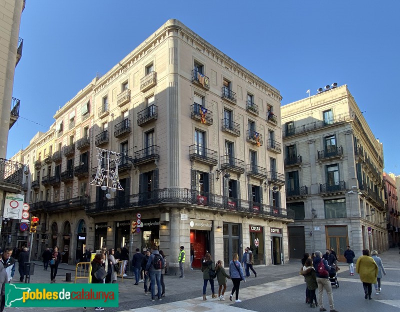 Barcelona - Plaça Sant Jaume, 3 (Foto: Albert Esteves, 2019) Barcelona - Plaça Sant Jaume, 3