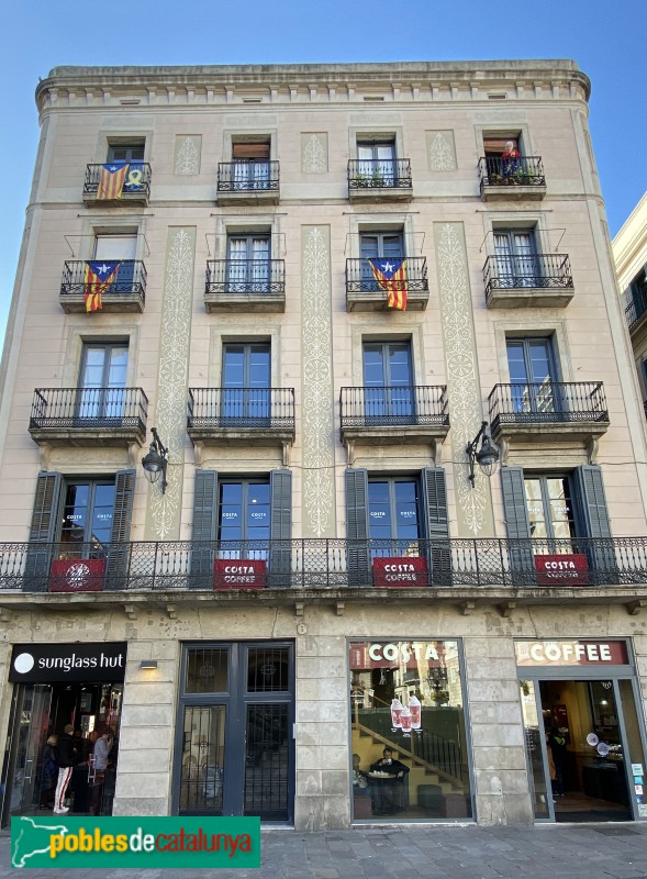 Barcelona - Plaça Sant Jaume, 3 (Foto: Albert Esteves, 2019) Barcelona - Plaça Sant Jaume, 3