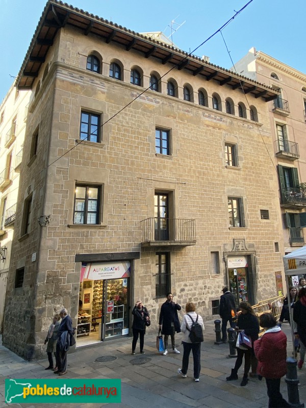 Barcelona - Casa de la Congregació de la Puríssima Sang (Plaça del Pi, 1) (Foto: Albert Esteves, 2019) Barcelona - Casa de la Congregació de la Puríssima Sang (Plaça del Pi, 1)